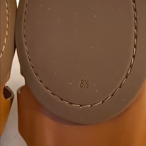 Tory Burch NWOT Sandals 8.5. Super cute brown leather W/ blue & white accents. - Picture 5 of 8